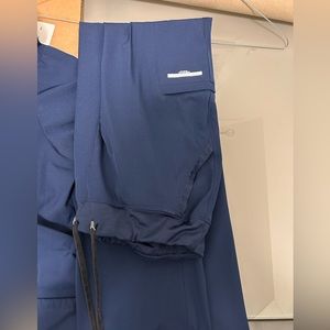 Sketchers women’s medium scrub top and bottom